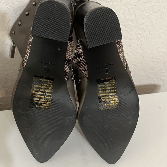 Mark Gray Studded Sling Booties Women’s Size 8 Retro Peek Of Snakeskin Edgy - Picture 11 of 14